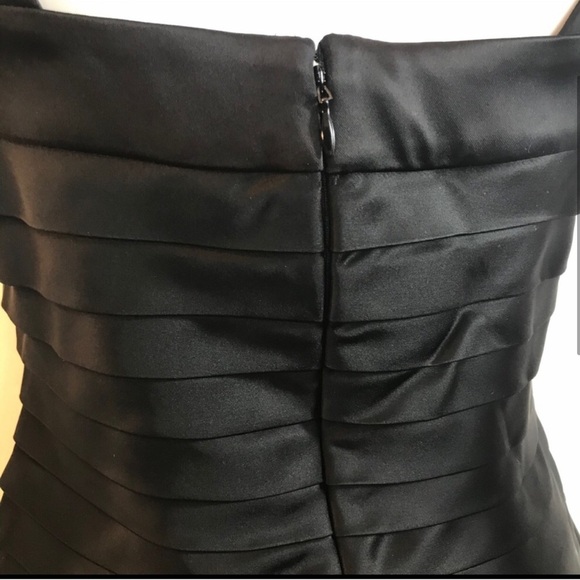 Calvin Klein Sexy Satin Sweetheart Neck Party Dress - Picture 4 of 5